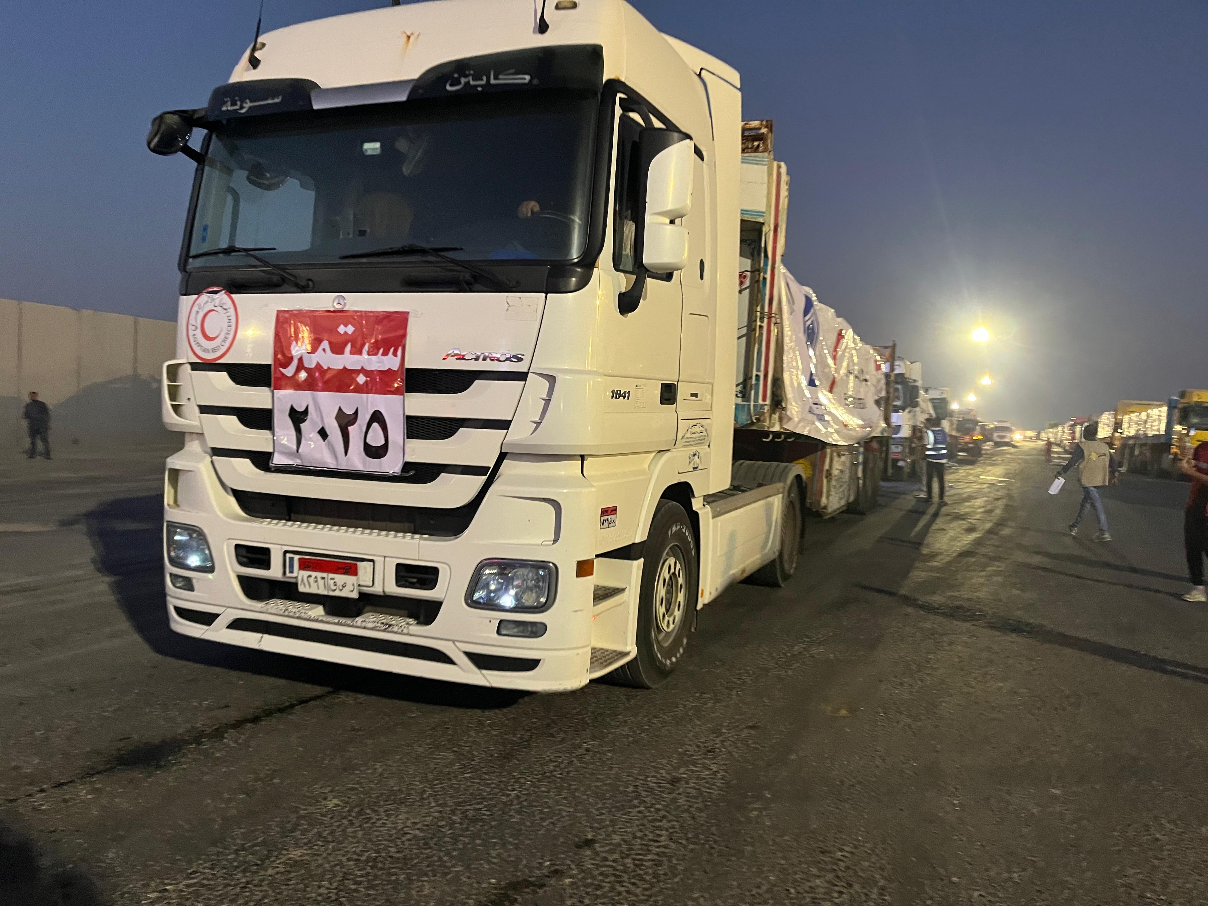 الهلال الأحمر المصري يدفع نحو 2750 طن مساعدات غذائية الهلال الأحمر المصري يدفع نحو 2750 طن مساعدات غذائية
