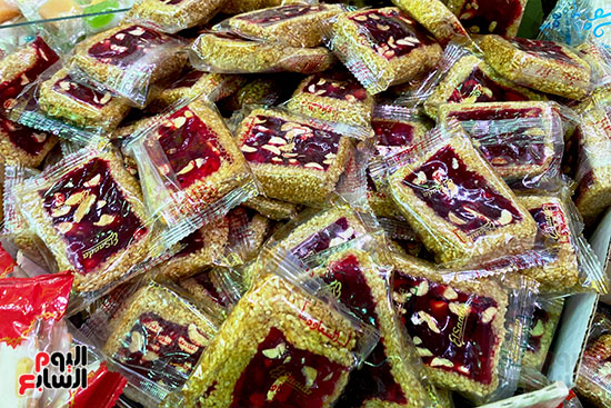 سوق البهجة فى شوارع المحروسة.. حلوى المولد تزين شوارع القاهرة والجيزة (9)