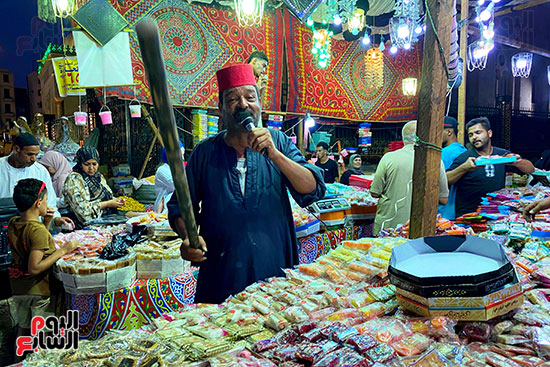 ملبن حبل وحمصية وفولية.. محلات بيع حلوى المولد تزين شوارع القاهرة  (1)