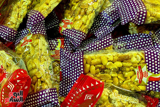 سوق البهجة فى شوارع المحروسة.. حلوى المولد تزين شوارع القاهرة والجيزة (16)