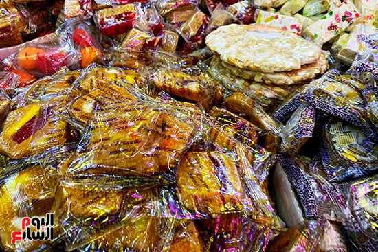 سوق البهجة فى شوارع المحروسة.. حلوى المولد تزين شوارع القاهرة والجيزة (26)