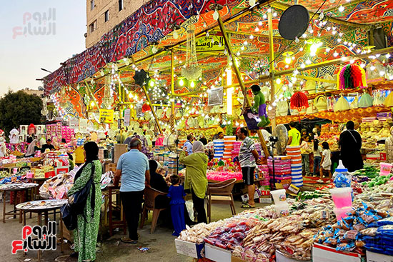 ملبن حبل وحمصية وفولية.. محلات بيع حلوى المولد تزين شوارع القاهرة  (28)