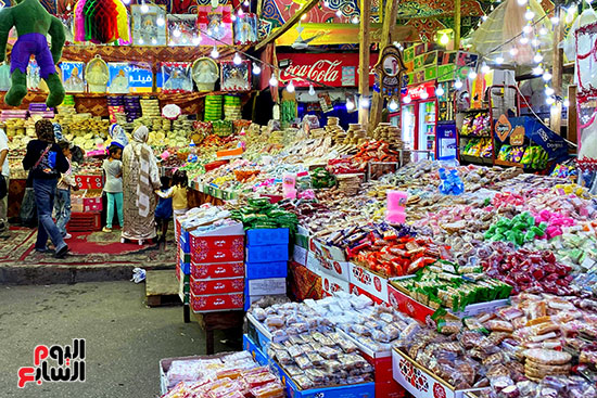 سوق البهجة فى شوارع المحروسة.. حلوى المولد تزين شوارع القاهرة والجيزة (29)