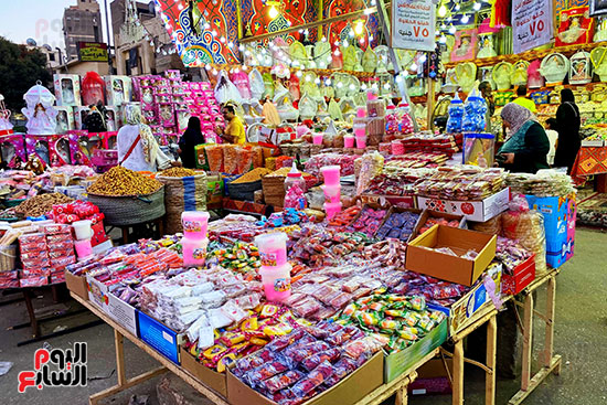 سوق البهجة فى شوارع المحروسة.. حلوى المولد تزين شوارع القاهرة والجيزة (31)