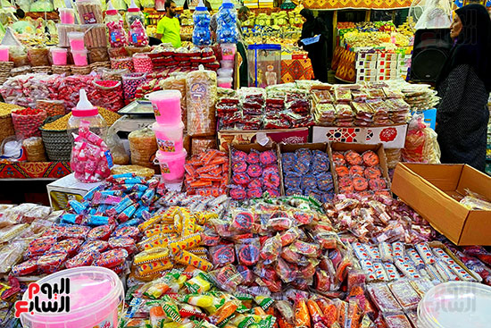 سوق البهجة فى شوارع المحروسة.. حلوى المولد تزين شوارع القاهرة والجيزة (33)