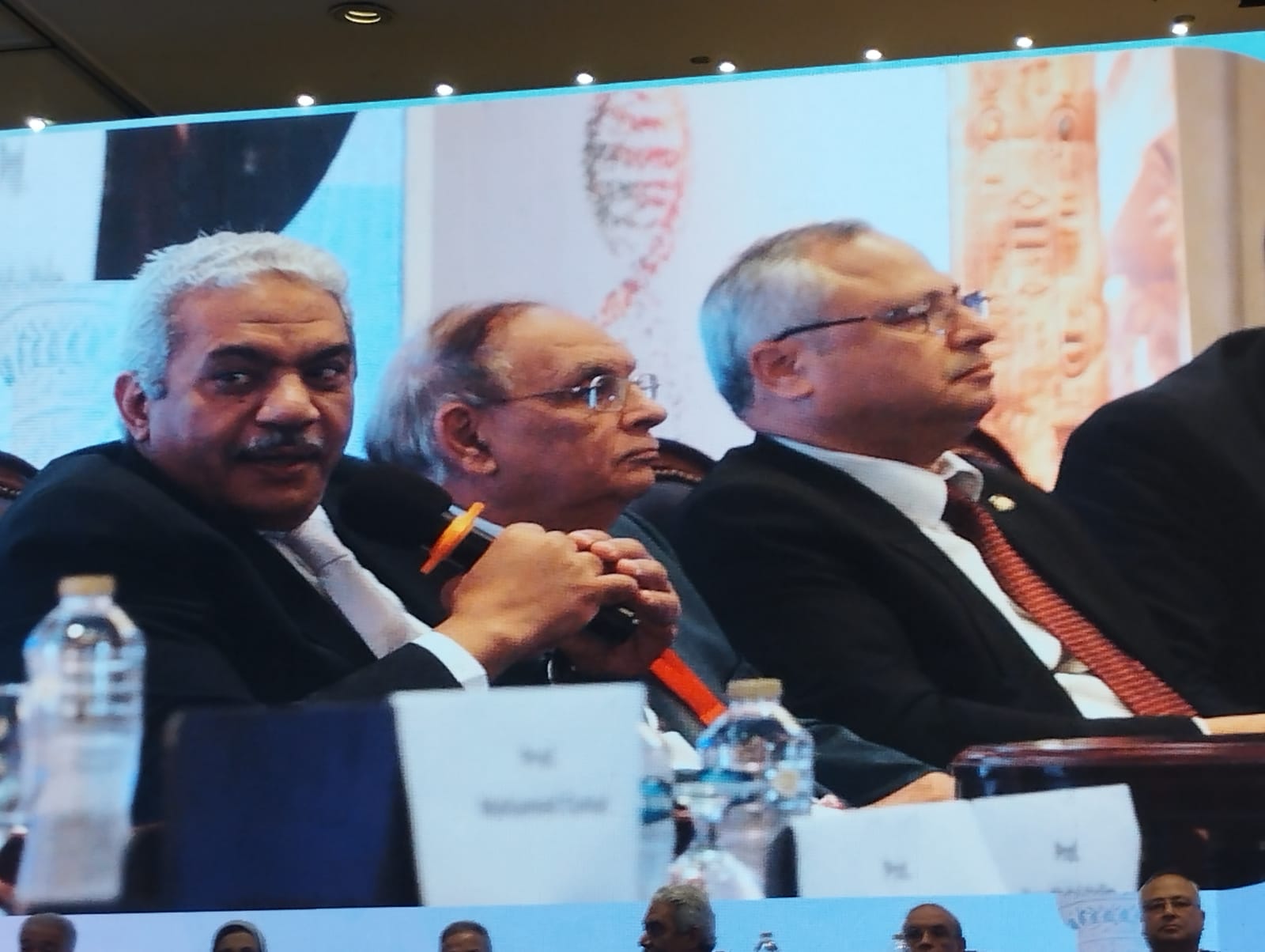 الدكتور  حسين خالد خلال الافتتاح