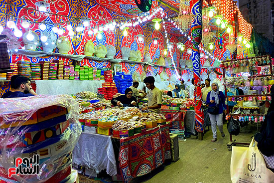 سوق البهجة فى شوارع المحروسة.. حلوى المولد تزين شوارع القاهرة والجيزة (21)