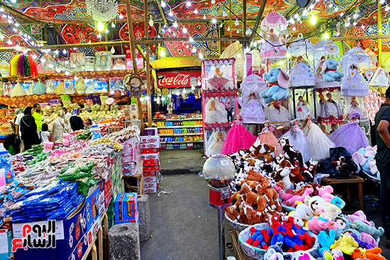 ملبن حبل وحمصية وفولية.. محلات بيع حلوى المولد تزين شوارع القاهرة  (27)