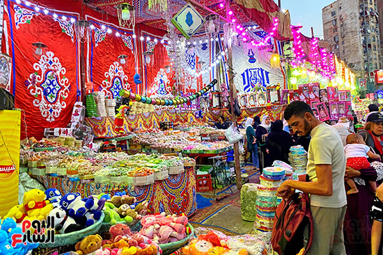 سوق البهجة فى شوارع المحروسة.. حلوى المولد تزين شوارع القاهرة والجيزة (19)