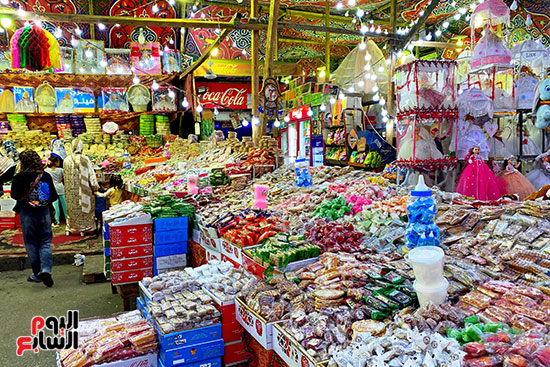 سوق البهجة فى شوارع المحروسة.. حلوى المولد تزين شوارع القاهرة والجيزة (28)