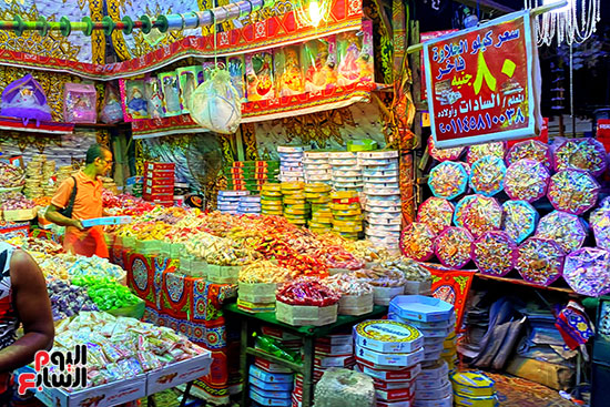 ملبن حبل وحمصية وفولية.. محلات بيع حلوى المولد تزين شوارع القاهرة  (10)