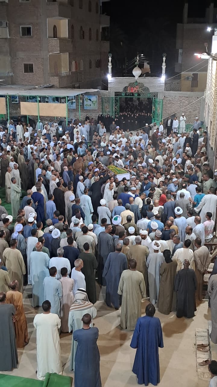 جانب من تشييع الجثمان