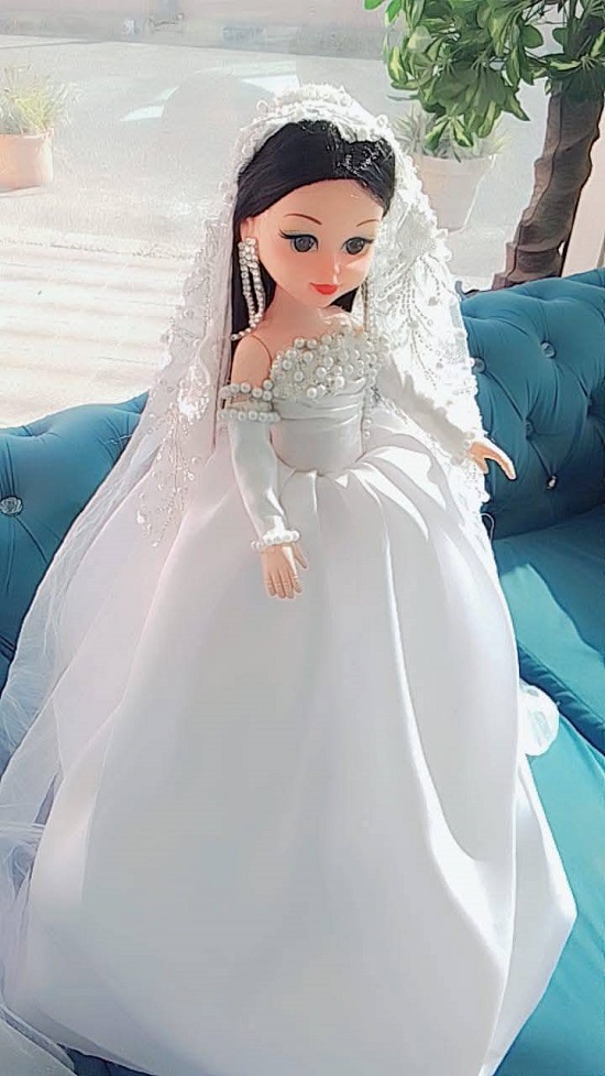 عروسة أخرى عروسة أخرى