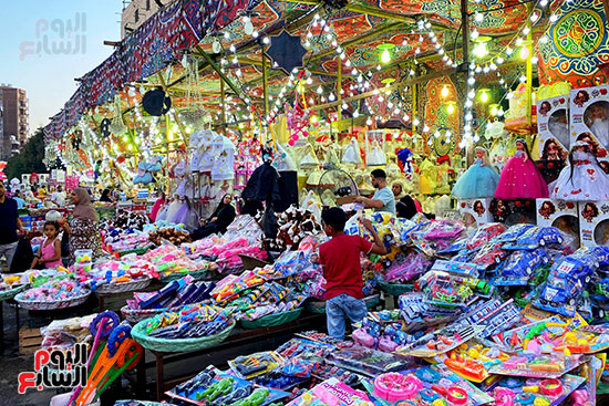 سوق البهجة فى شوارع المحروسة.. حلوى المولد تزين شوارع القاهرة والجيزة (39)