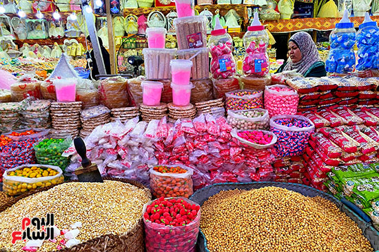 سوق البهجة فى شوارع المحروسة.. حلوى المولد تزين شوارع القاهرة والجيزة (32)