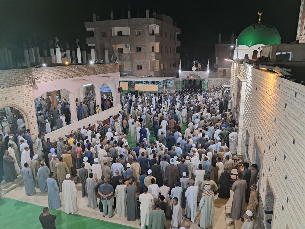 جانب من تشييع الجثمان