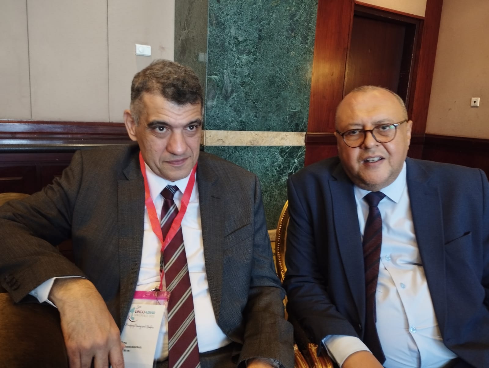 عميد المعهد القومى للاورام مع الاطباء