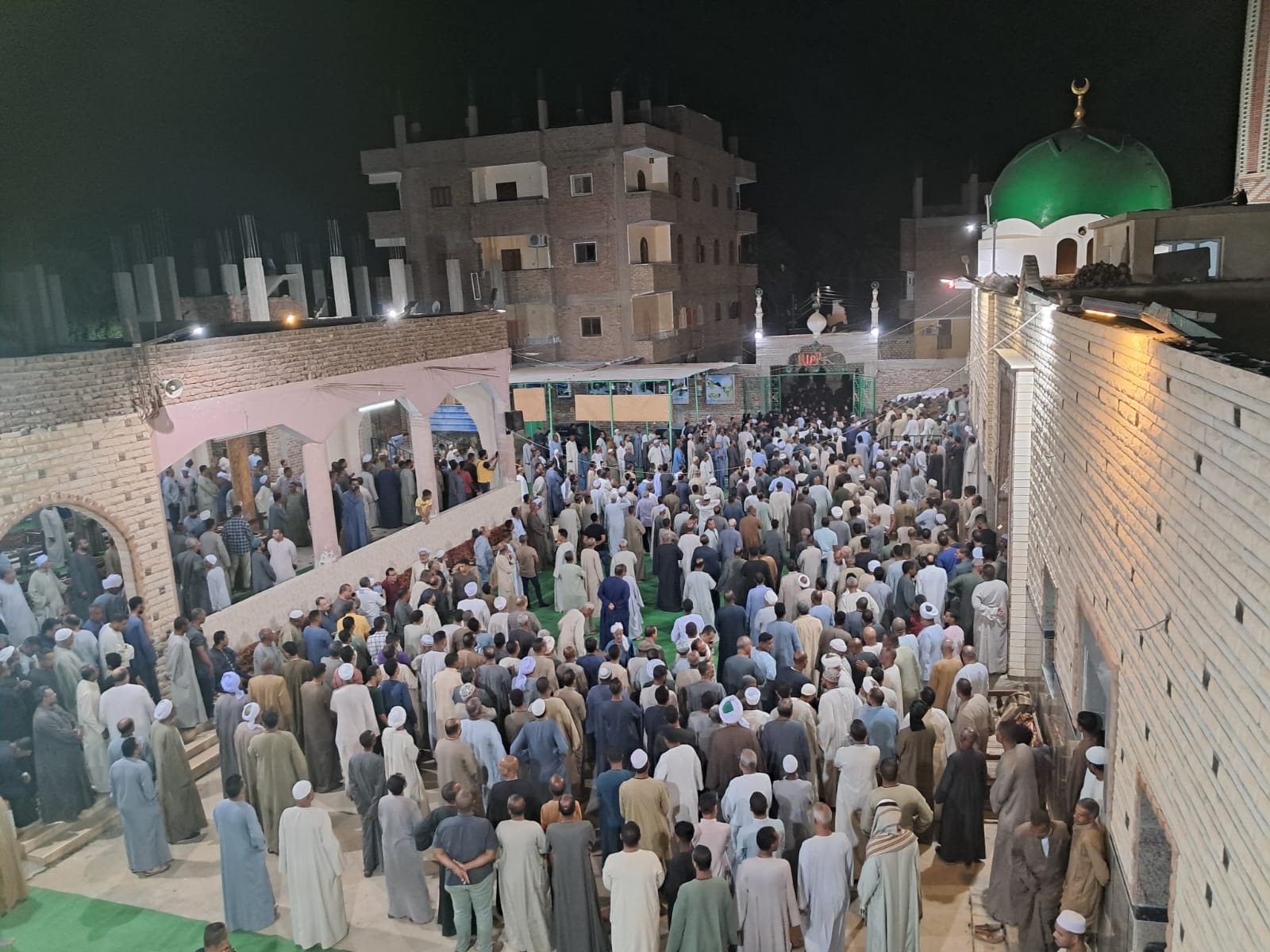 جانب من تشييع الجثمان