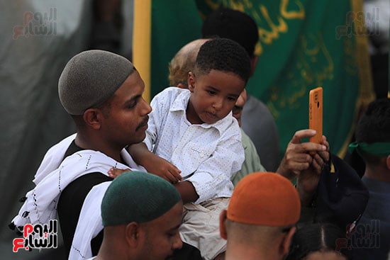 الاطفال مع أهاليهم فى احتفال الطرق الصوفية الاطفال مع أهاليهم فى احتفال الطرق الصوفية