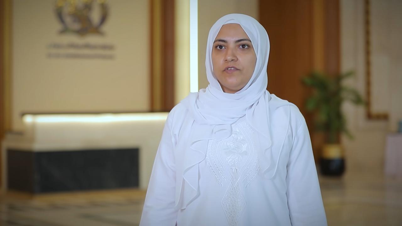 نزيلة داخل السجن