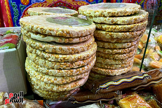 سوق البهجة فى شوارع المحروسة.. حلوى المولد تزين شوارع القاهرة والجيزة (13)