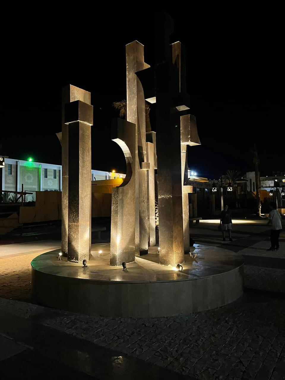 اضاءة التماثيل 