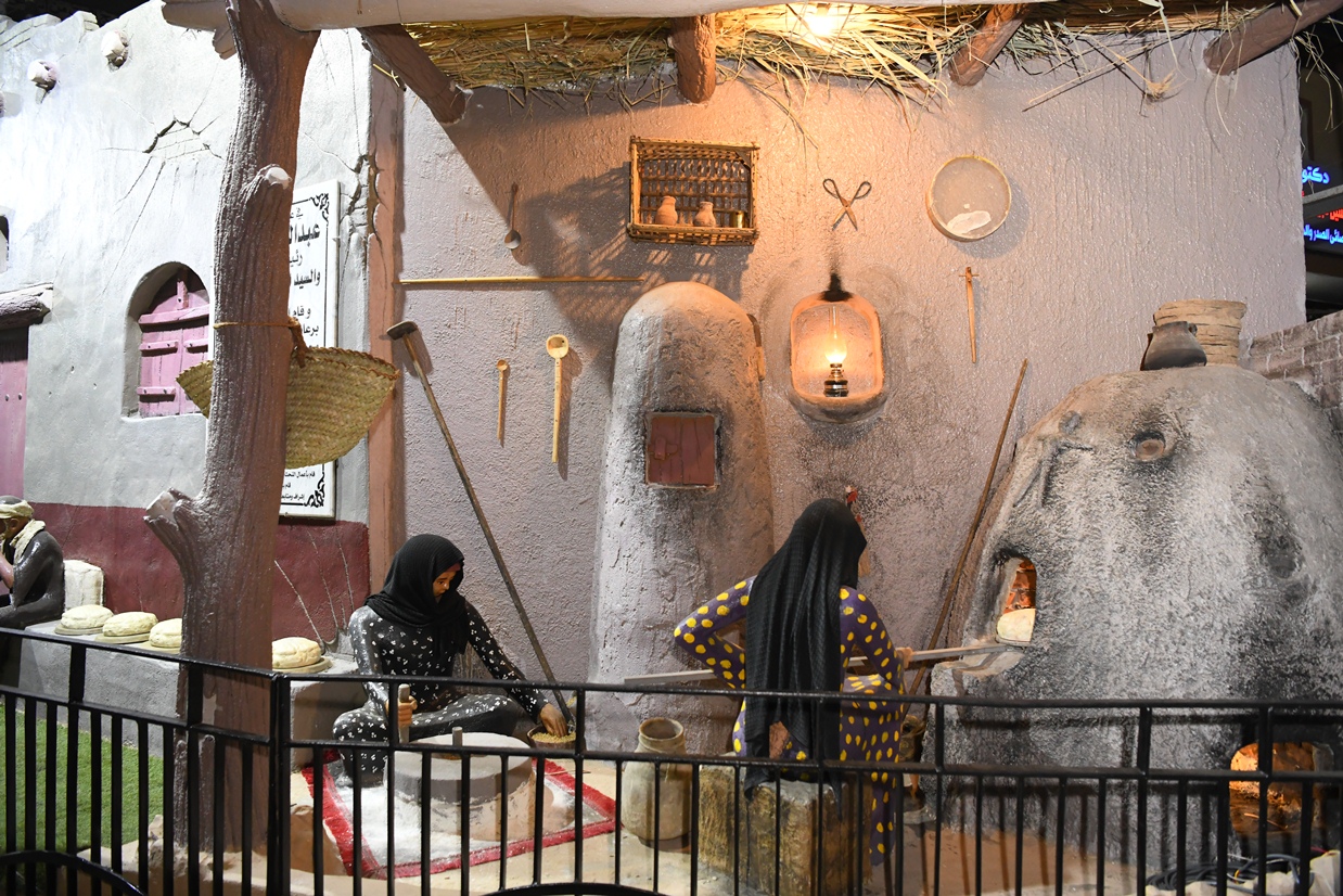 الجدارية الريفية بقنا تجسد الطقوس الشعبية (1)