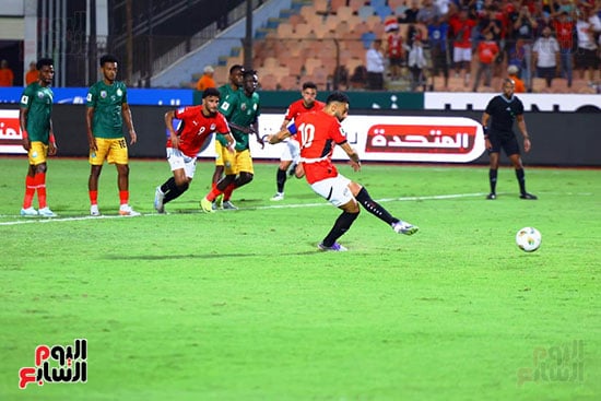 لحظة تسديد محمد صلاح لركلة الجزاء