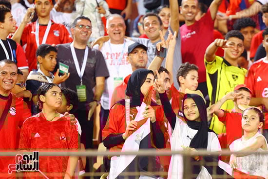 الجمهور يساند المنتخب الوطنى الجمهور يساند المنتخب الوطنى