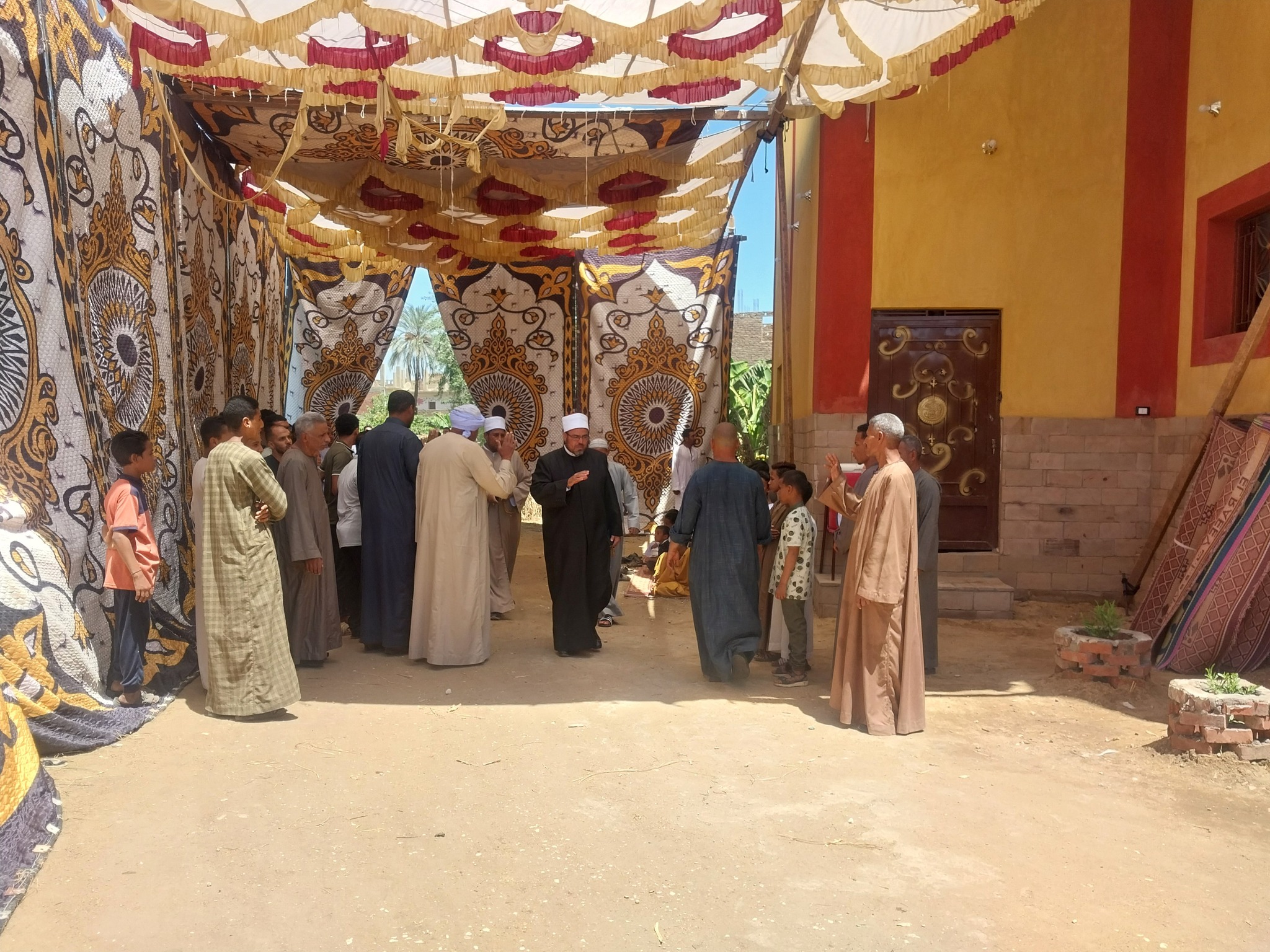 قيادات الأوقاف خلال فعاليات افتتاح مسجد المصطفى بنجع علوان