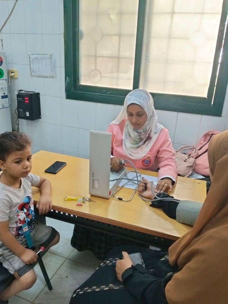 أعمال الفرق الثابتة والمتنقلة بحملة 100 يوم صحة لخدمة أهالى الأقصر