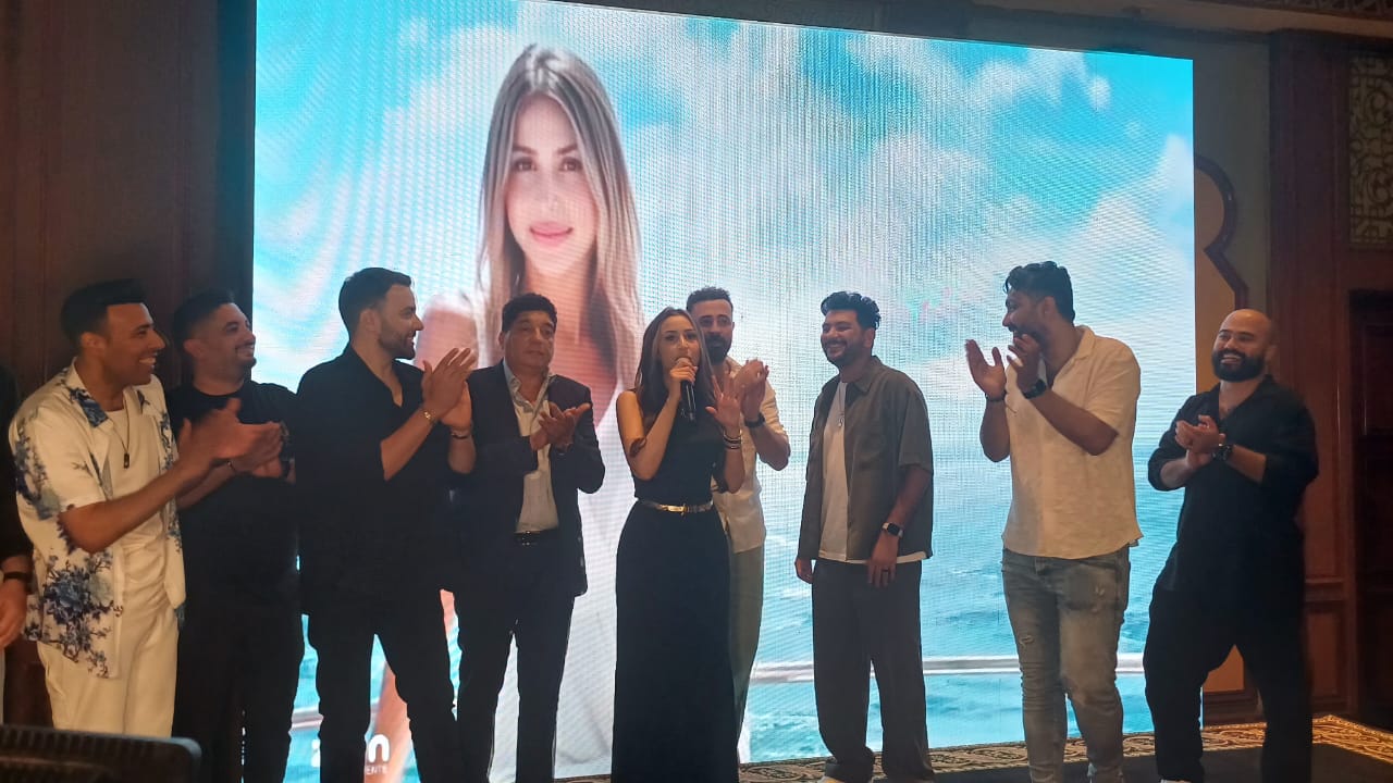 جنات تحتفل بنجاح ألبومها ألوم على مين بحضور صناعه (2)