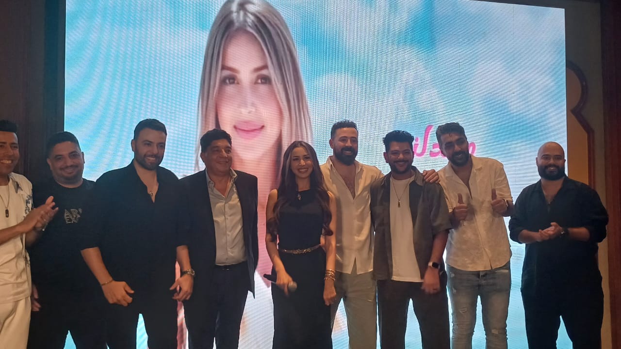 جنات تحتفل بنجاح ألبومها ألوم على مين بحضور صناعه (1)