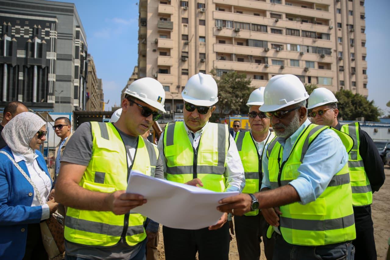 جولة وزير قطاع الأعمال جولة وزير قطاع الأعمال