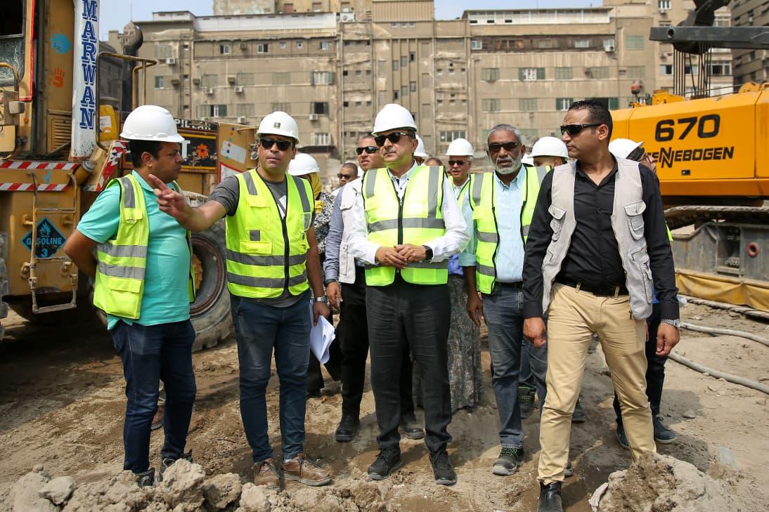 جولة وزير قطاع الأعمال العام جولة وزير قطاع الأعمال العام