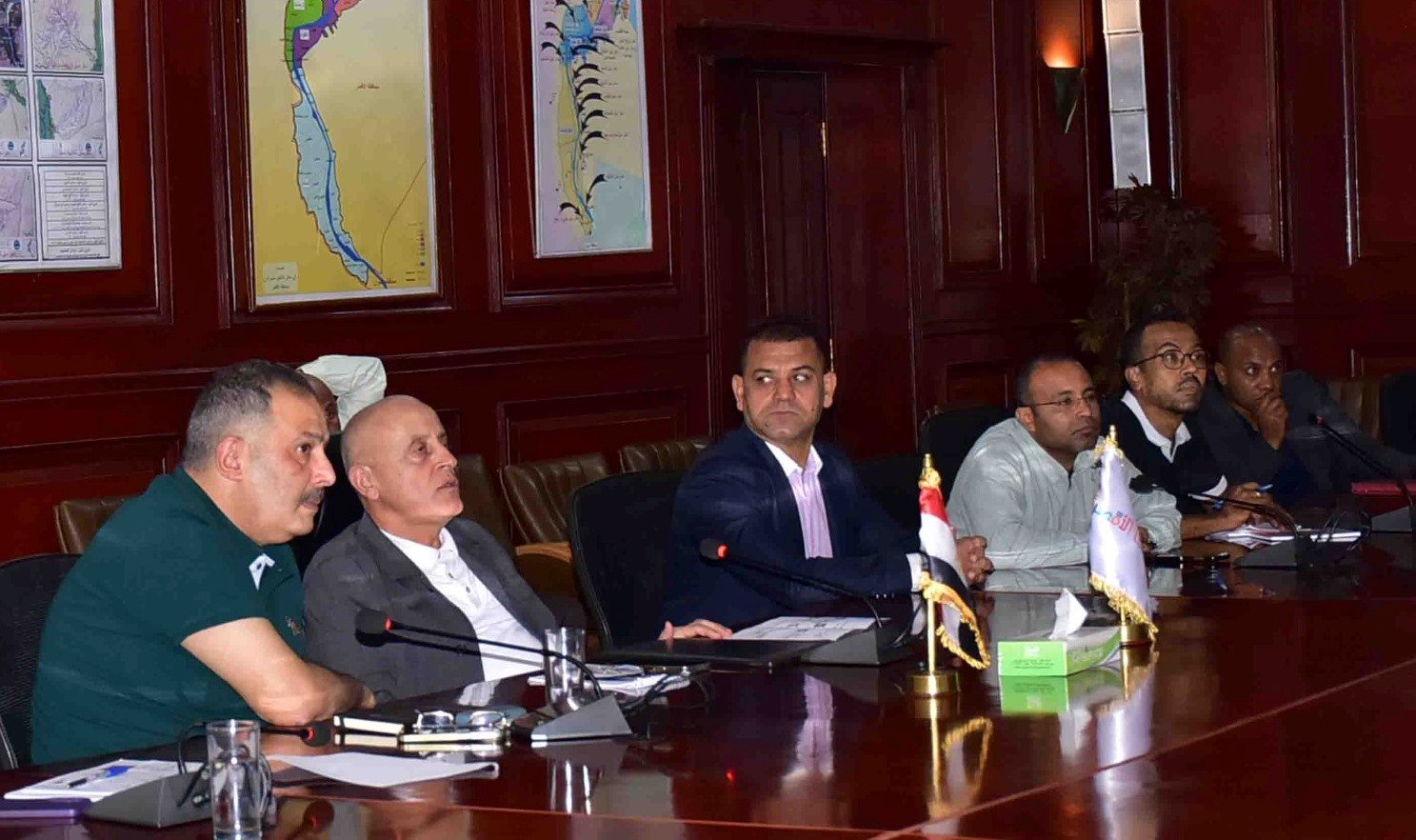 محافظ الأقصر يستعرض نسب تنفيذ مشروعات حياة كريمة بإسنا وأرمنت