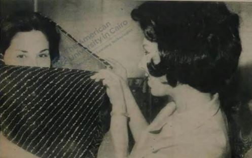 رجاء مع احدى المعجبات