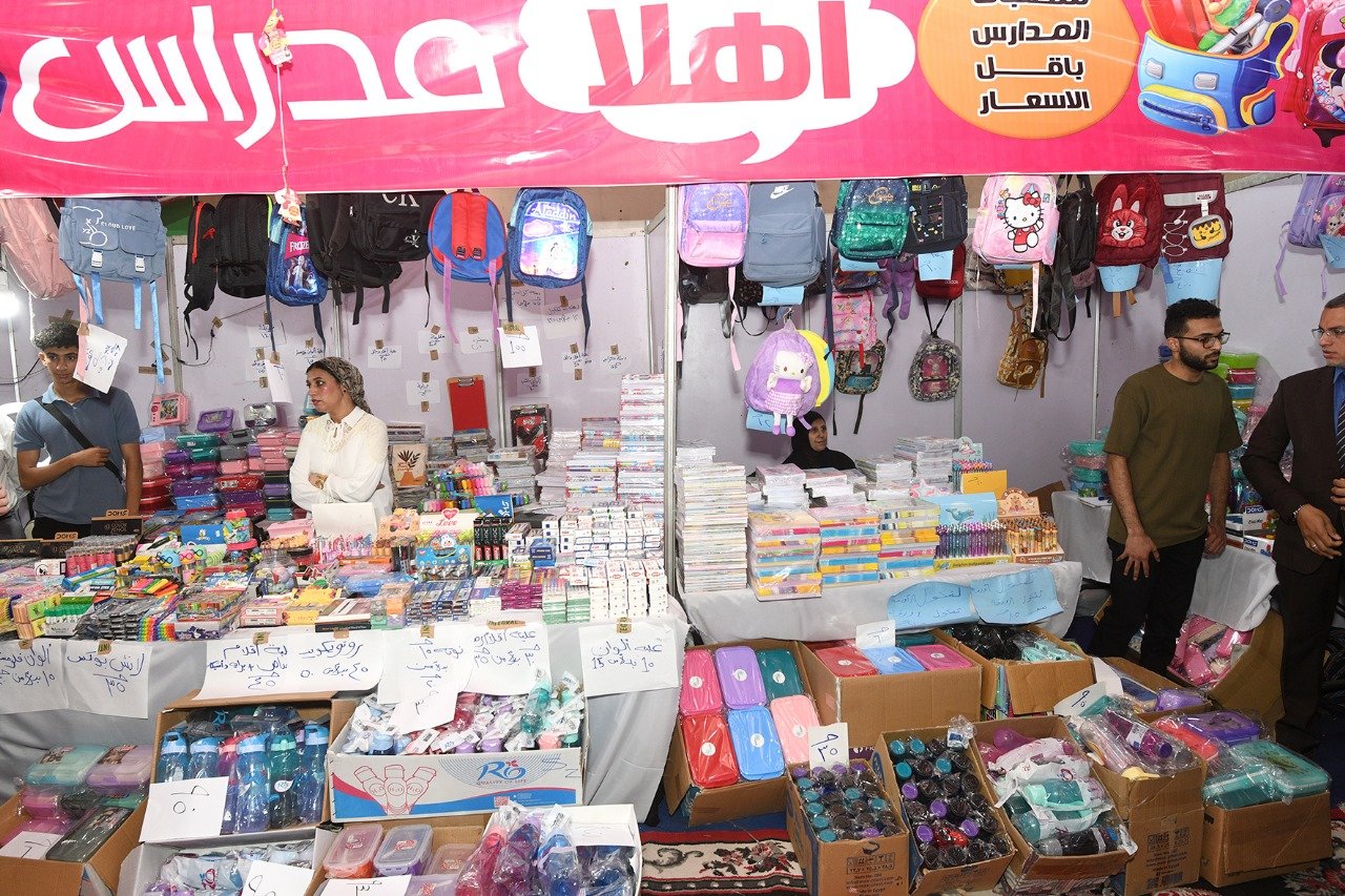 إقبال على معرض أهلا مدارس فى المنصورة