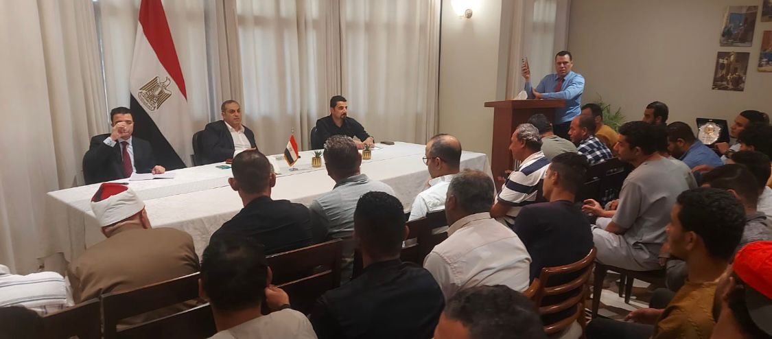 لقاء بين السفير المصري محمد الغزواى وابناء الجالية المصرية فى بوركينا فاسو (1)