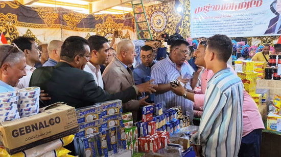 فعاليات معرض أهلاً مدارس بمدينة إسنا بتخفيضات