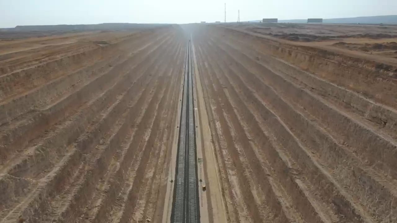 الخط الاول للقطار السريع