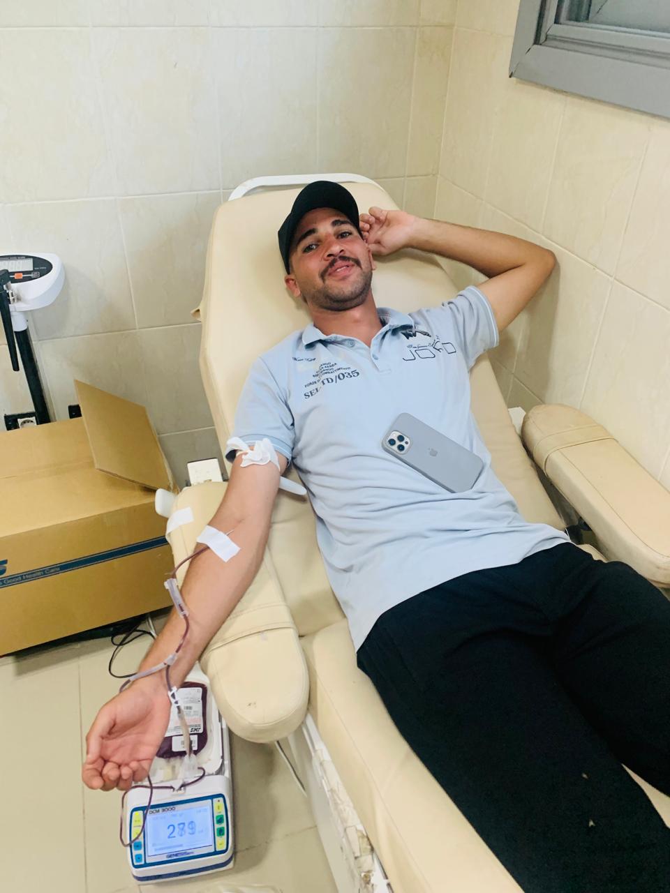 نبرع طالب بالدم نبرع طالب بالدم