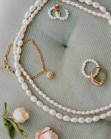 مجوهرات رقيقة