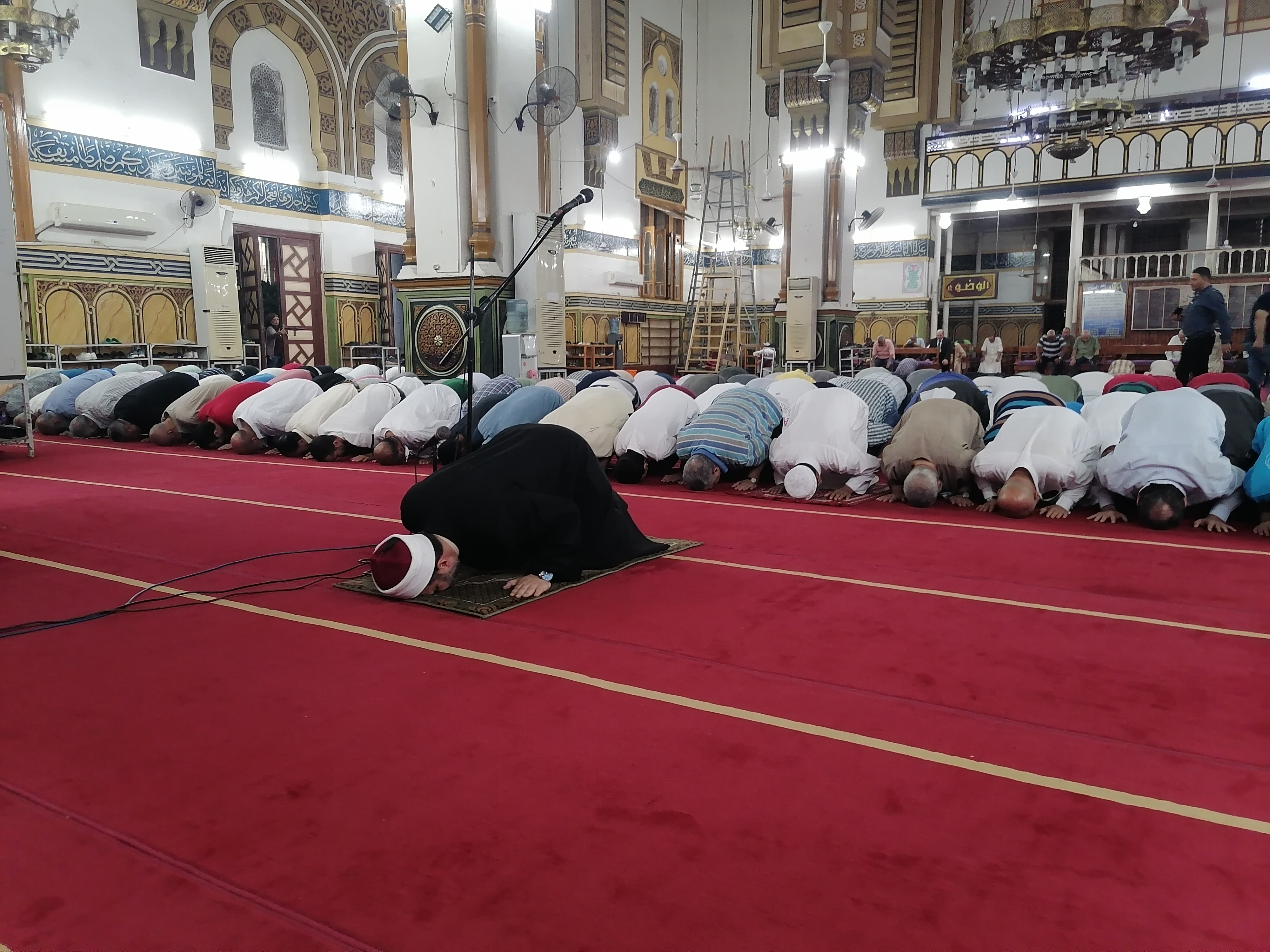 جانب من صلاة الخسوف في مسجد النصر