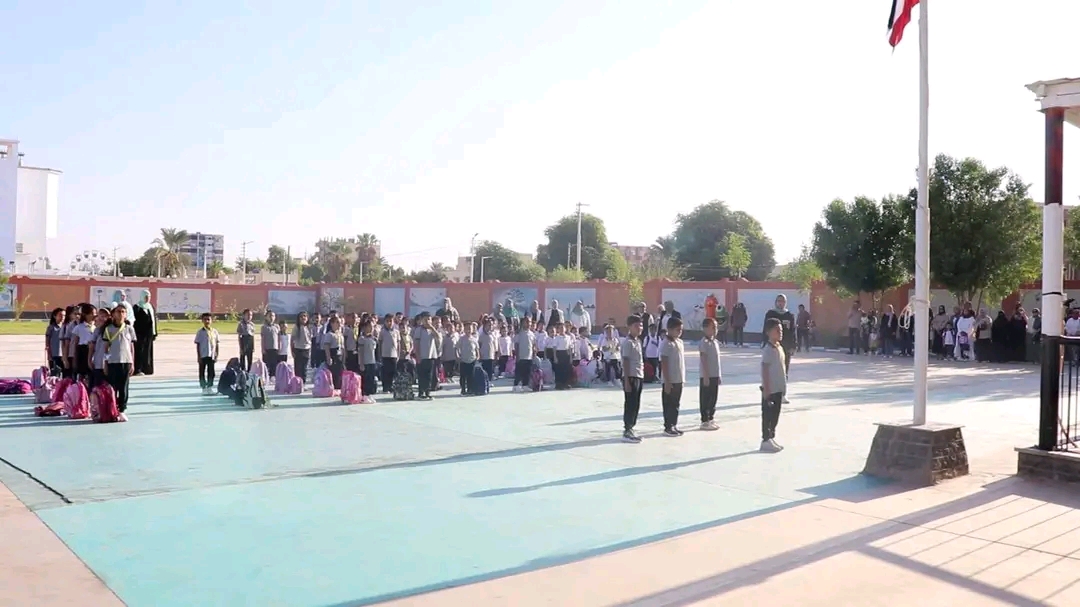 أول يوم دراسي بالمدرسة الرسمية الدولية فى الوادى الجديد (2)