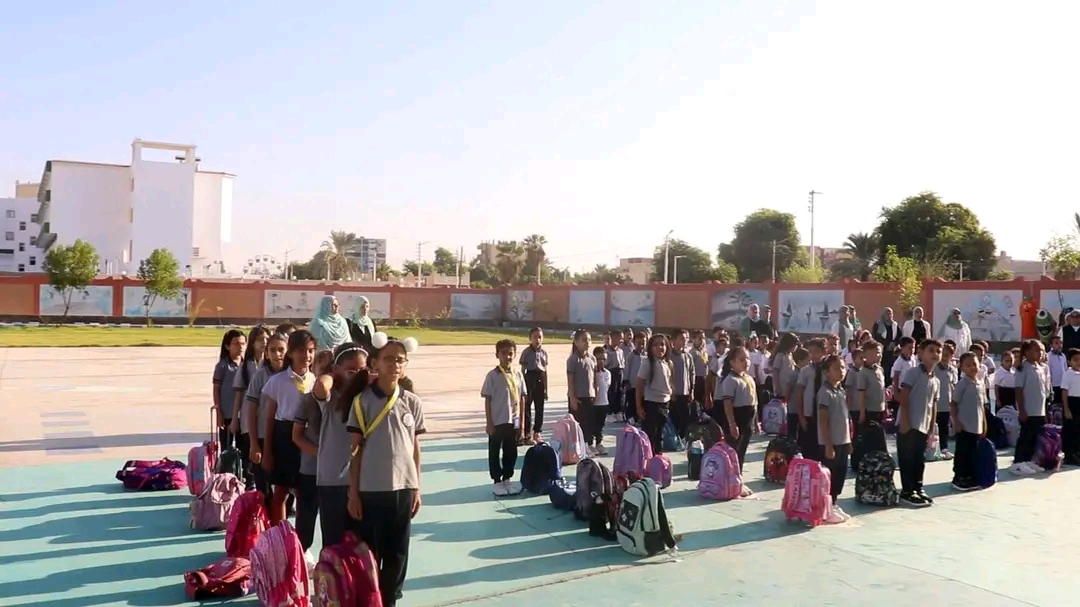 أول يوم دراسي بالمدرسة الرسمية الدولية فى الوادى الجديد (4)