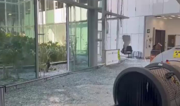 جانب من تحطم المطار