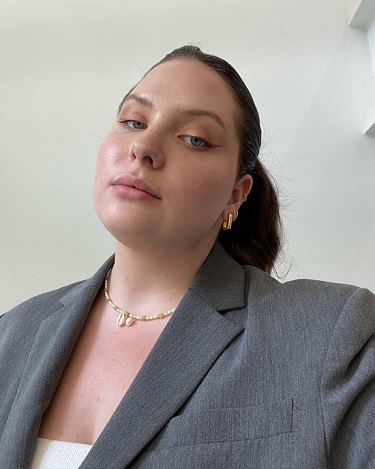 قلادة بسيطة