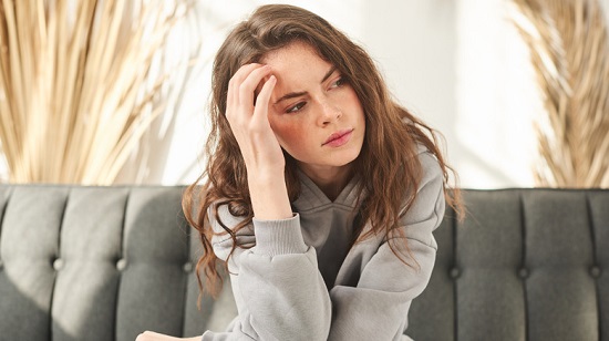 فتاة حزينة فتاة حزينة