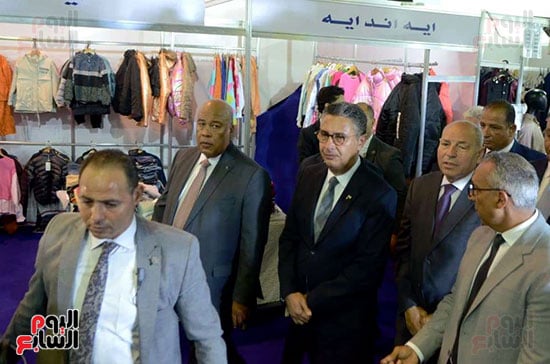 وزير التموين يفتتح المعرض الرئيسى أهلا مدارس (3)